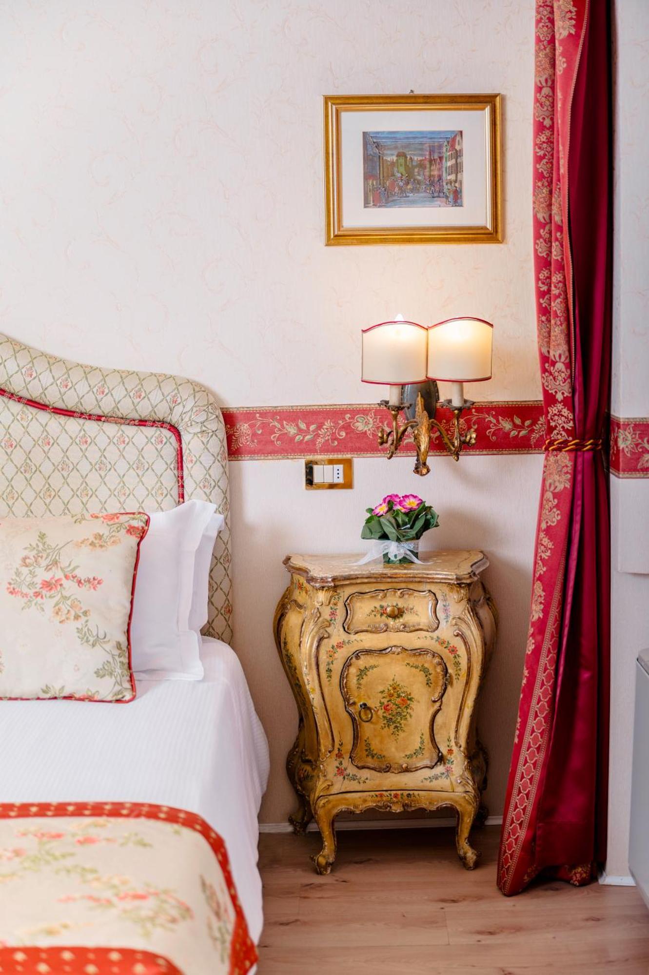Castello Di Spessa - Residenze D'Epoca Hotel Capriva del Friuli Luaran gambar